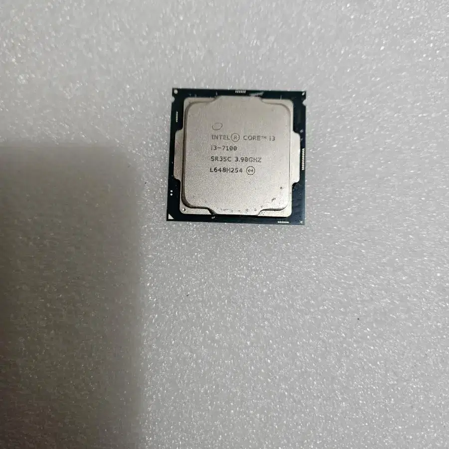 CPU i3-7100 입니다