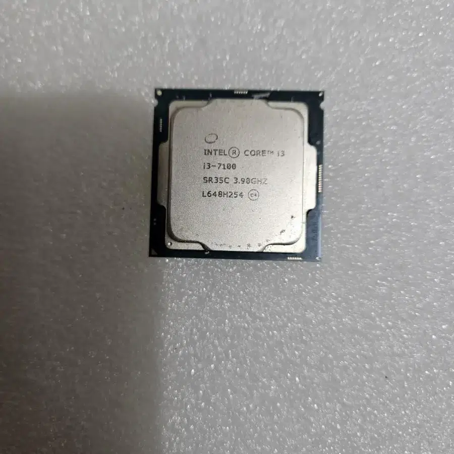 CPU i3-7100 입니다