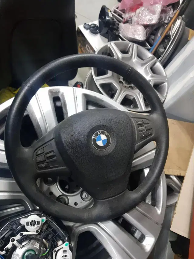 bmw f30 순정 중고 핸들 (에어백포함)