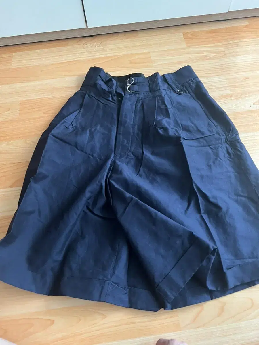 Harbor blue navy linen shorts M haversack