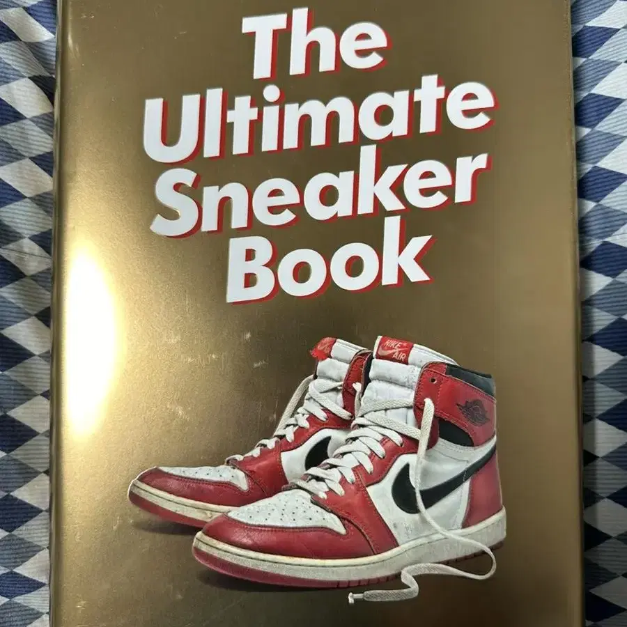 나이키 The ultimate sneaker 책 팝니다