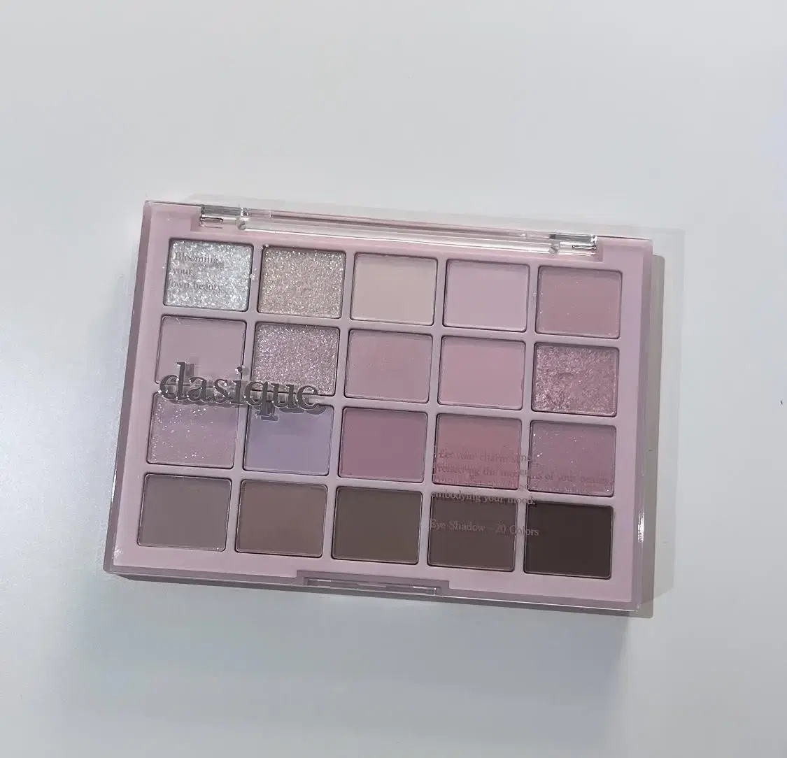 New product Daisy K Shadow Palette Cool tone Strawberry Milk