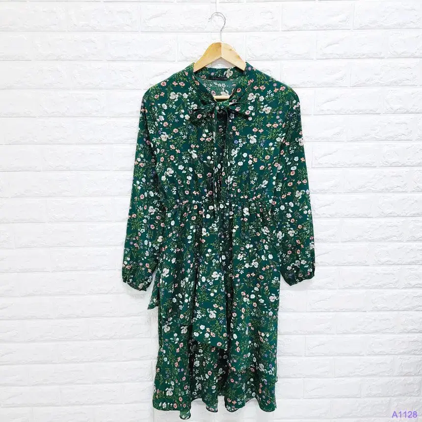 (Free to 66 sizes) Green Flower Diagonal Ruffle ONEPIECE (A1128)