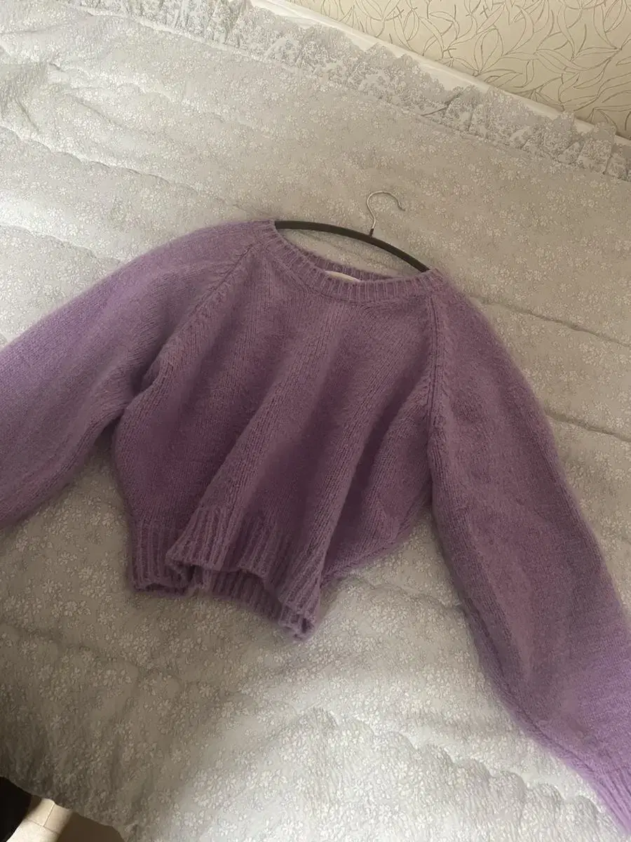 I'm selling knitwear!