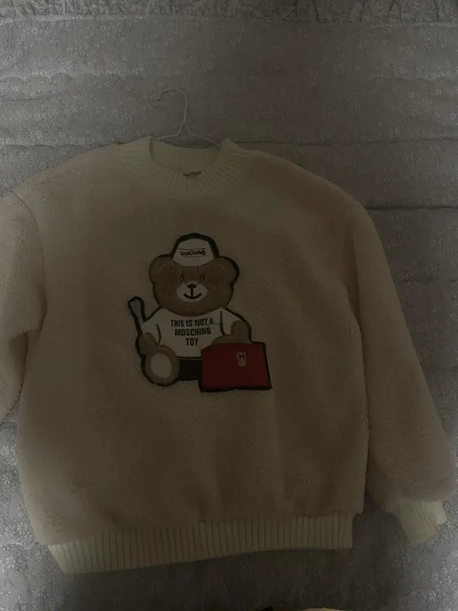 I'm selling my bear-shaped puff puff man-to-man sweater!