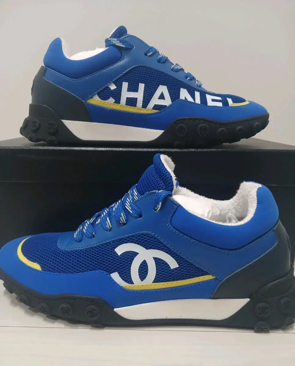 S+New}}Chanel Sneakers 235/Excellent condition/Gifted ^^