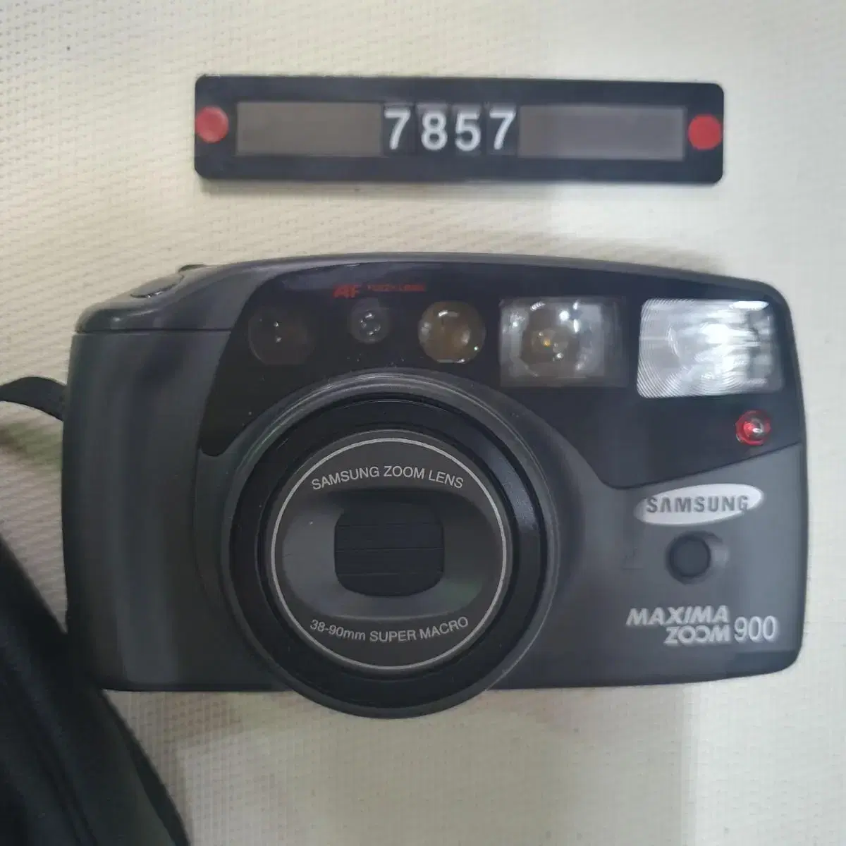 Samsung Maxima Zoom 900 film camera with pouch