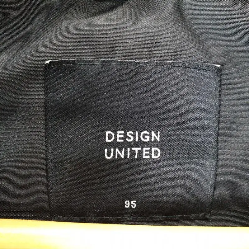 C4021 DESIGN UNITED 여95 블랙 점퍼/더크