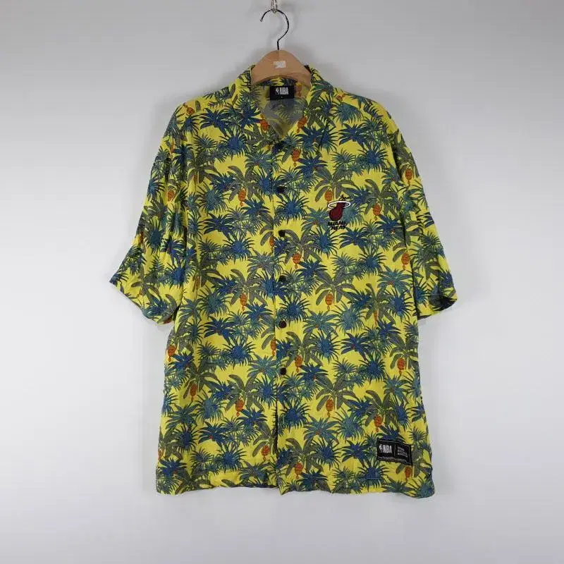 C4029 NBA Men's Hawaiian Getaway Shirt/Dirk