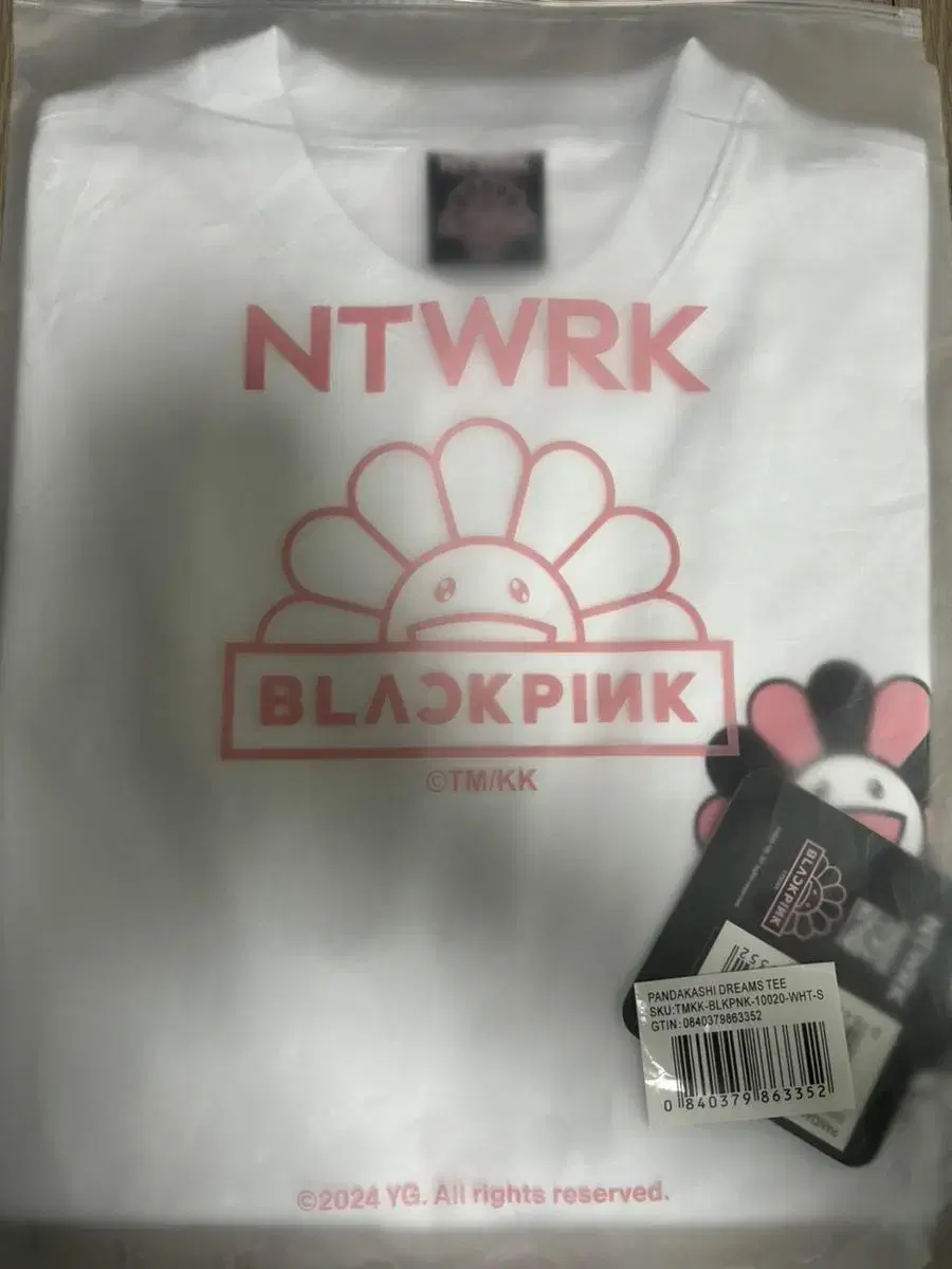 Murakami T-shirt in black pink