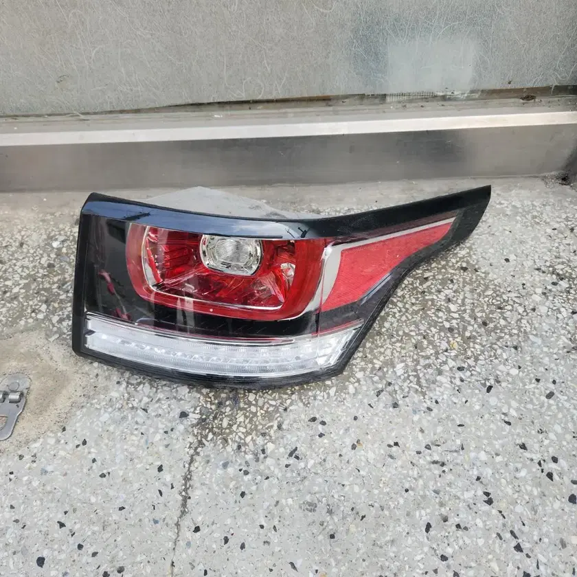 Range Rover Rear Round Lamp Land Rover Range Rover Sport LED tail lamp rear lamp corner lamp driver ...