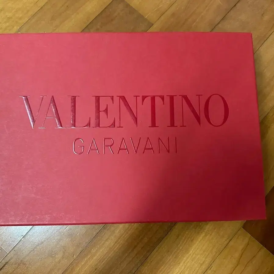 Valentino 발렌티노 락스터드 파우치