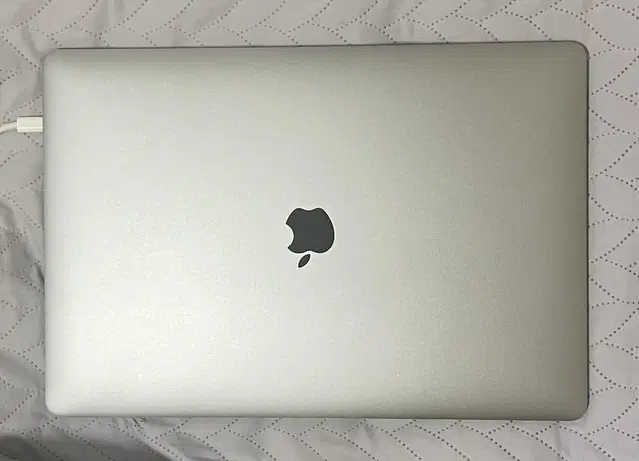 맥북 프로 2017년형 15인치 Macbook pro (터치바)