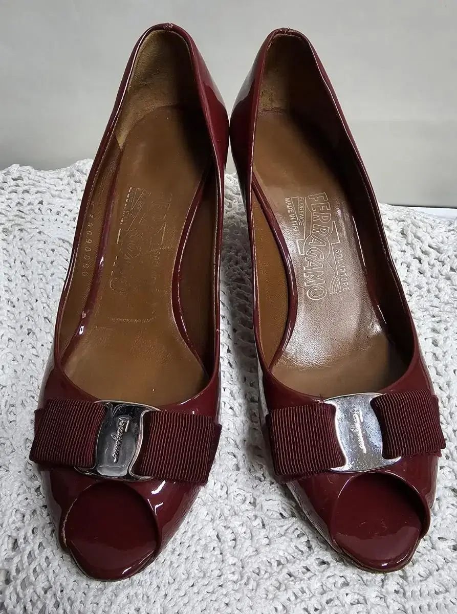 Ferragamo Enameled Glossy Open Shoes 5.5