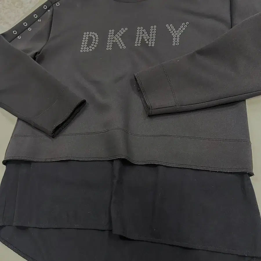 DKNY 여성티셔츠