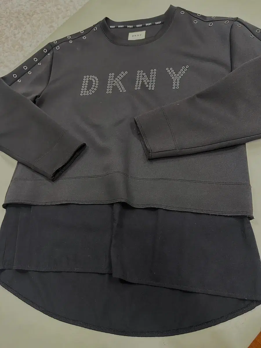 DKNY 여성티셔츠