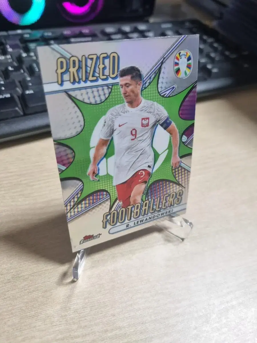 24 EUR Topps Finest Barcelona Lewandowski Insert Football Kard