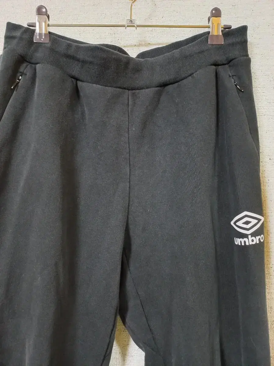 Umbro Men's Jogger Pants (L)