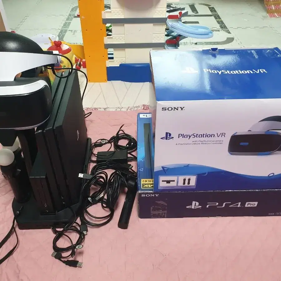 PS4 프로 1테라(제트블랙)&PSVR 2세대 3번세트 풀로 판매합니다.