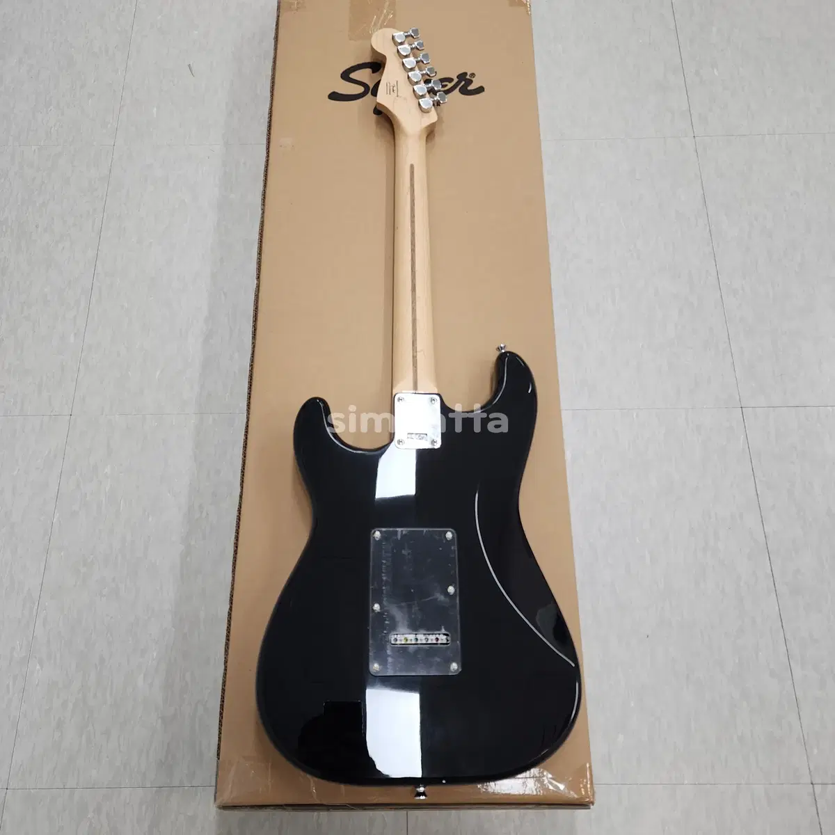 스콰이어 일렉기타 SONIC STRATOCASTER HSS 블랙