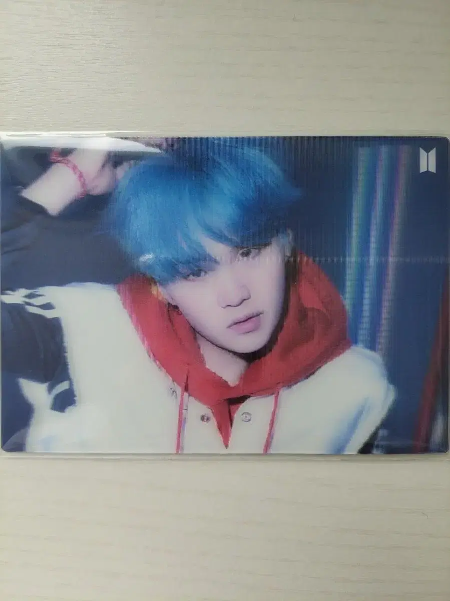 Suga 3D lenticular postcard