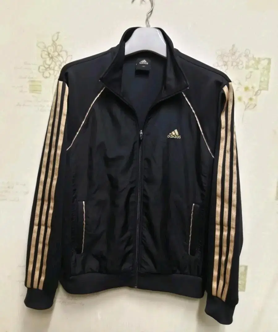 adidas Triangle Logo Skull Gold Jersey100