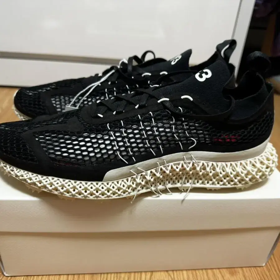 Y-3 RUNNER 4D HALO  285 새상품