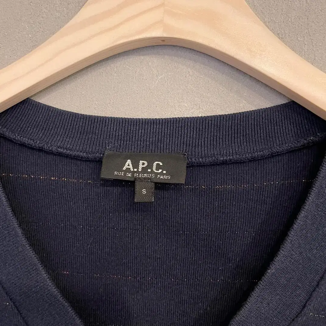 A.P.C 아페쎄 브이네 긴팔티