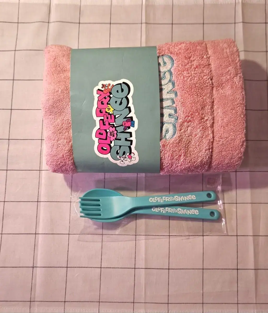 Shinee Old Perry Donut Towel, Spoon Fork Set sealed New