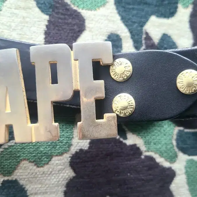 [L]베이프 BAPE 메탈 로고 버클 가죽 벨트