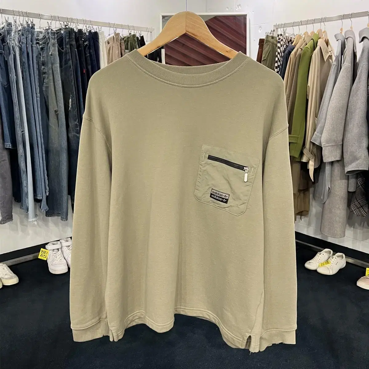 [TAPPO] [M] Adidas Man to Man Sweatshirt Olive