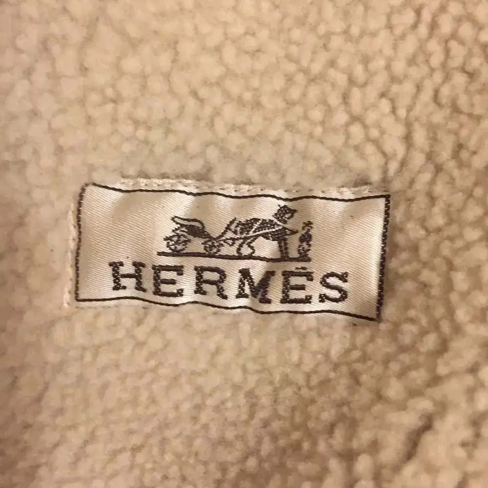 HERMES 에르메스 컬렉션 디테처블 봄버(시어링-램스킨)50 사이즈