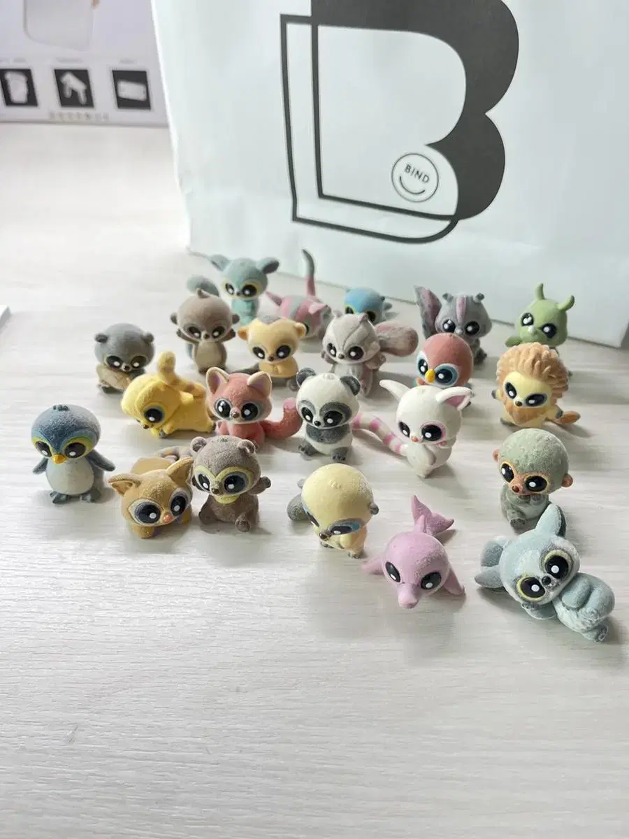 Quick sale) Yufu and Friends All Members Figures 22 pieces