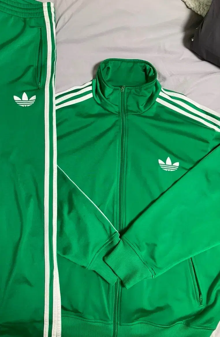 Tracktop on Adidas Firebird