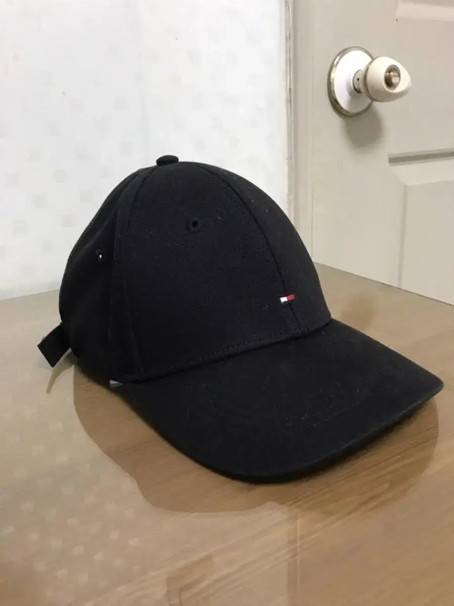 Tommy Hilfiger hat