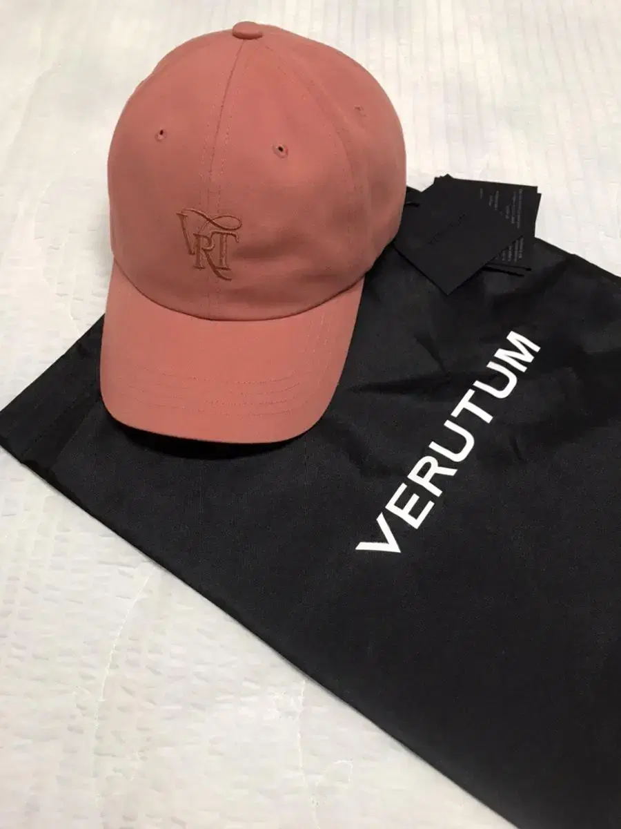 베루툼 새상품 여성용 VRT로고 모자 볼캡 VERUTUM