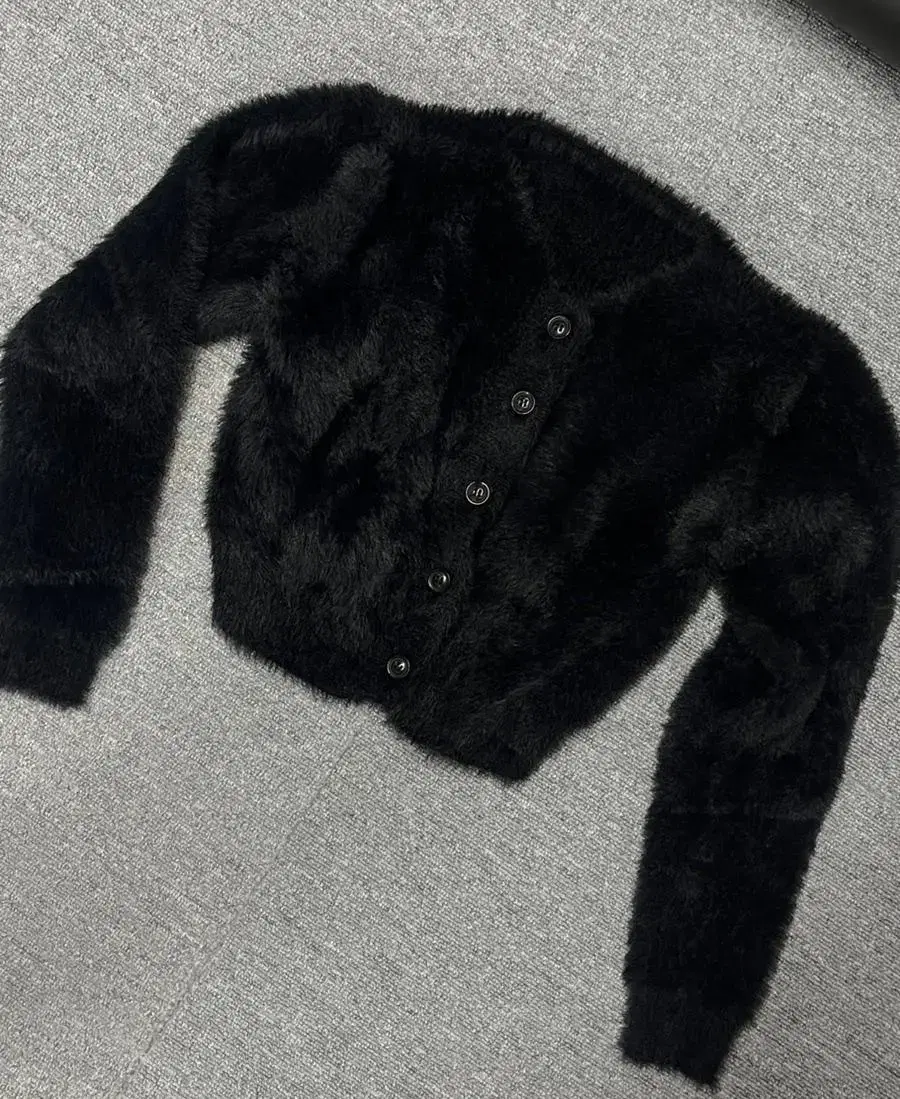 [threetimes] cropped fur cardigan