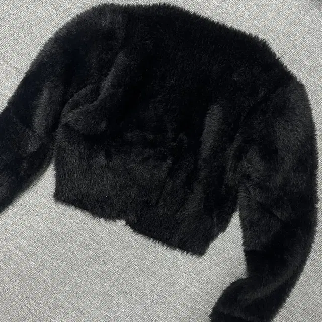 [threetimes] cropped fur cardigan