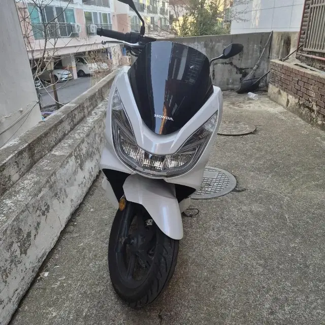 20000때밖에 안탄 PCX125 18년식 팝니다