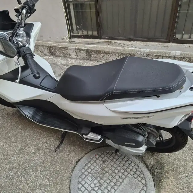 20000때밖에 안탄 PCX125 18년식 팝니다