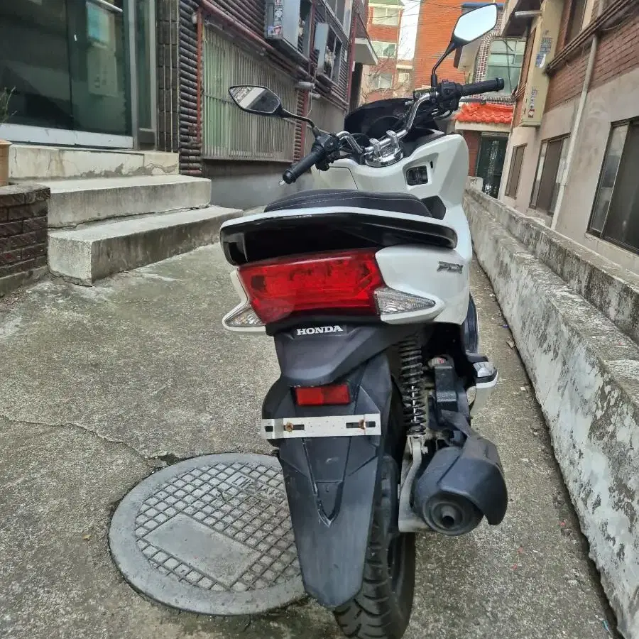 20000때밖에 안탄 PCX125 18년식 팝니다