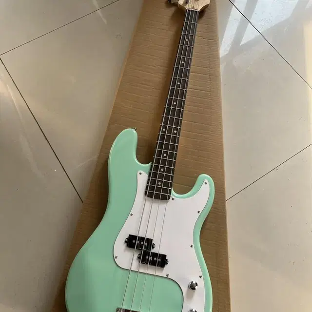 베이스 기타 Bass guitar 민트