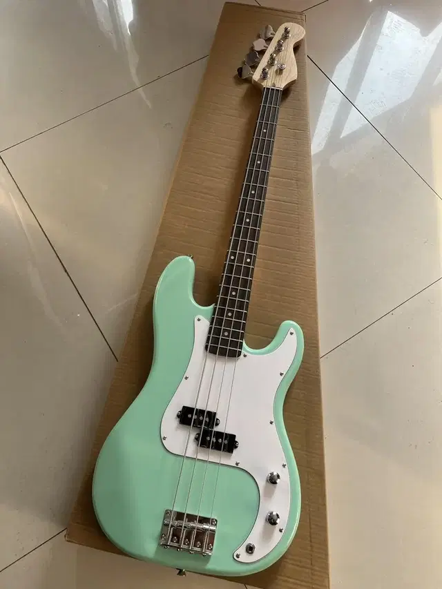 베이스 기타 Bass guitar 민트