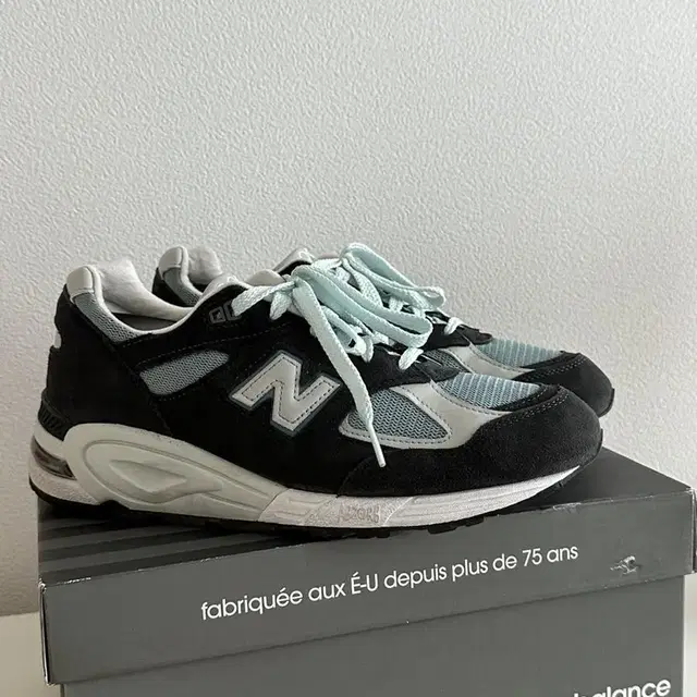 뉴발란스 키스 KITH 콜라보 990v2 판매!