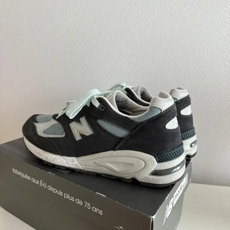 뉴발란스 키스 KITH 콜라보 990v2 판매!