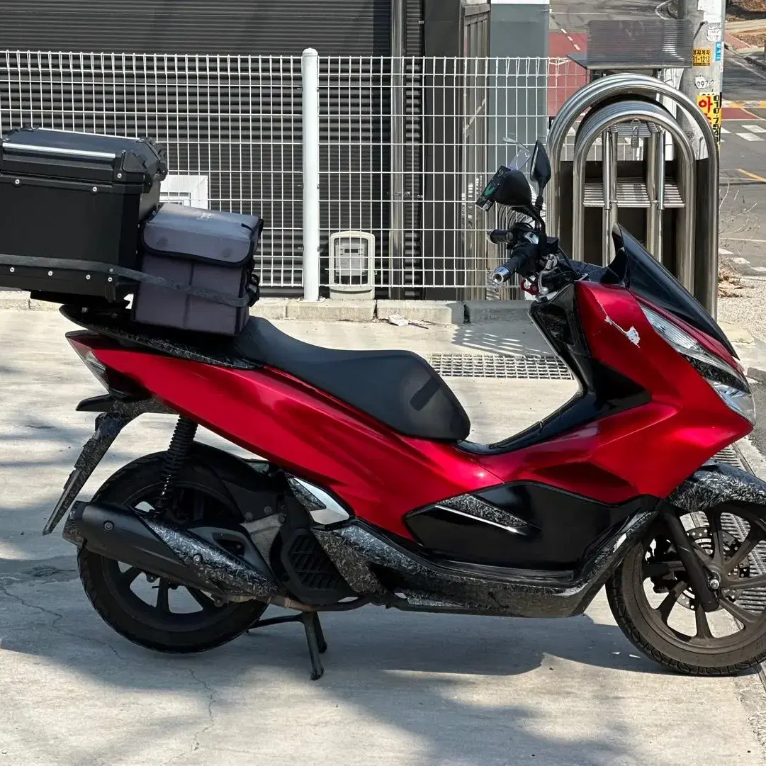 혼다 PCX 125 카본 튜닝 차량 2만키로대 좋은금액에 판매 합니다