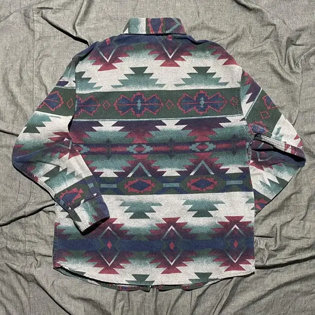 CABELAS L/S Aztec Flannel Shirt Sz M(W)