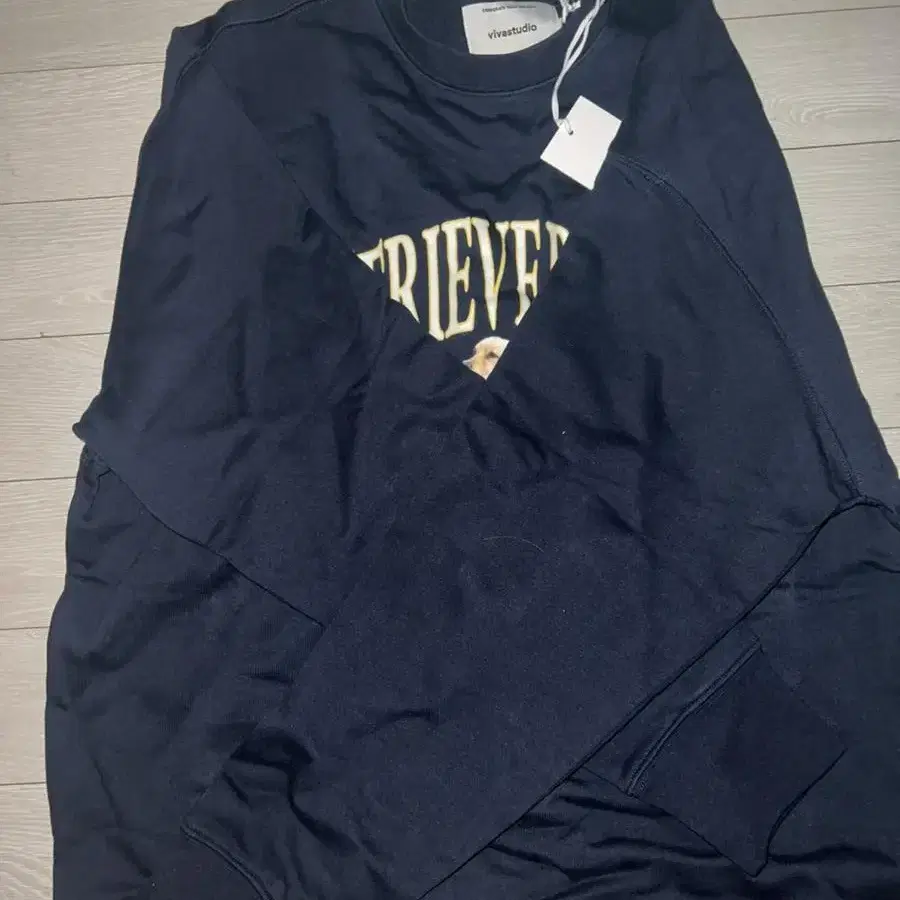 비바스튜디오 맨투맨 RETRIEVER CREWNECK(NAVY)