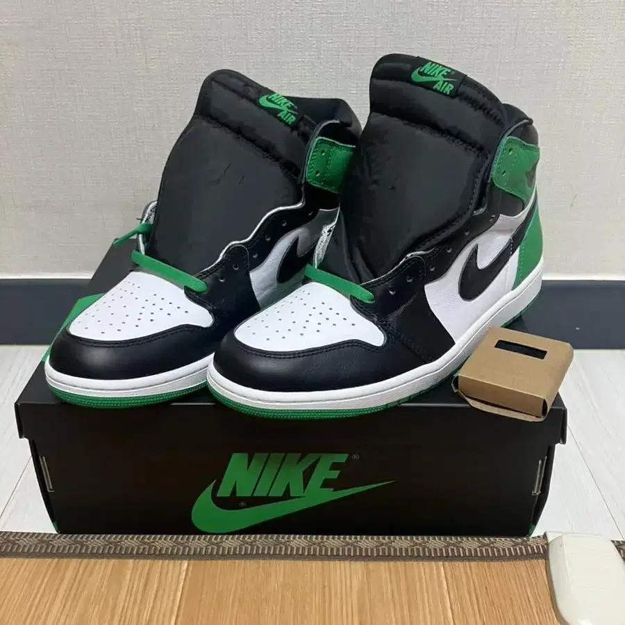 [295] 새상품 Jordan 1 High Lucky Green 팝니다