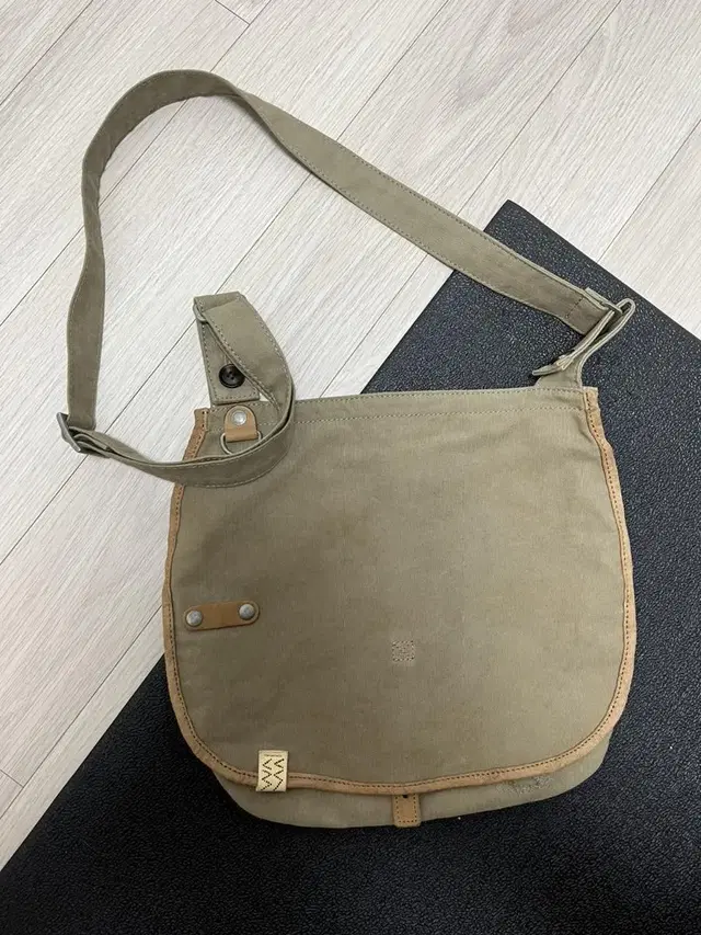 비즈빔 visvim 23aw mil shoulder bag